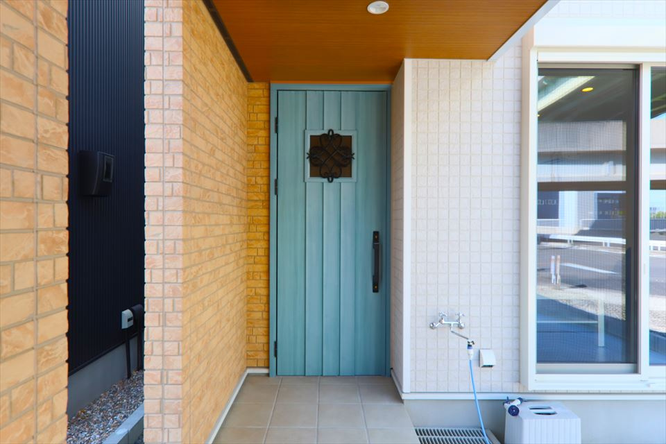 清須市阿原鴨池　新築戸建の玄関|玄関　ご都合のよろしい日時に現地をご案内させて頂きます！是非、お問い合わせお待ちしております!!