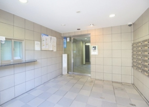 ワールドパレス永福町のロビー|ゆとりのあるロビーです
