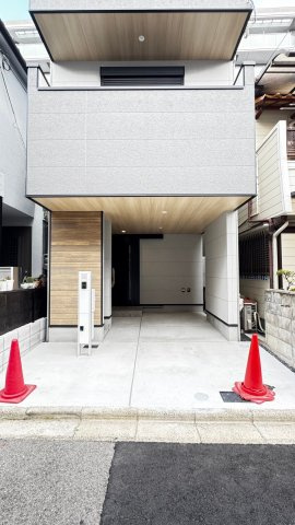 西宮市上田中町の新築一戸建の駐車場