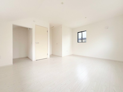 【洋室】 | ◇◆横浜市青葉区若草台1期　新築一戸建て◆◇ | ◆室内はいつも明るい印象なので気持ちの良い朝を迎えられます。各部屋にはクローゼットを完備しており、収納が多いお家はすっきりして快適空間です。