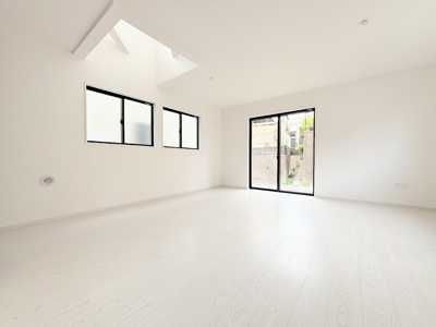 【居間・リビング】 | ◇◆横浜市青葉区若草台1期　新築一戸建て◆◇ | ◆リビングは一日中太陽の光が射し込みます。家族が集まる空間は、自然と笑顔が溢れます！