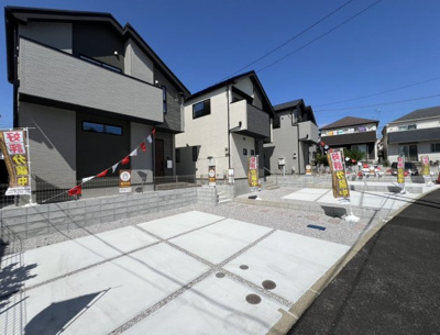 【外観】 | ◇◆横浜市青葉区若草台1期　新築一戸建て◆◇ | ◆爽やかな青空の下に贅沢なほどに降り注ぐ陽光、豊かな居住性と、クオリティが見事に調和した住空間は、住まうことの喜びを感じさせてくれます。ゆとりある広い敷地で開放的なお住まいです。