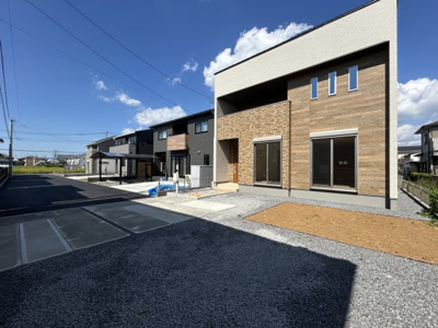 【前面道路含む現地写真】