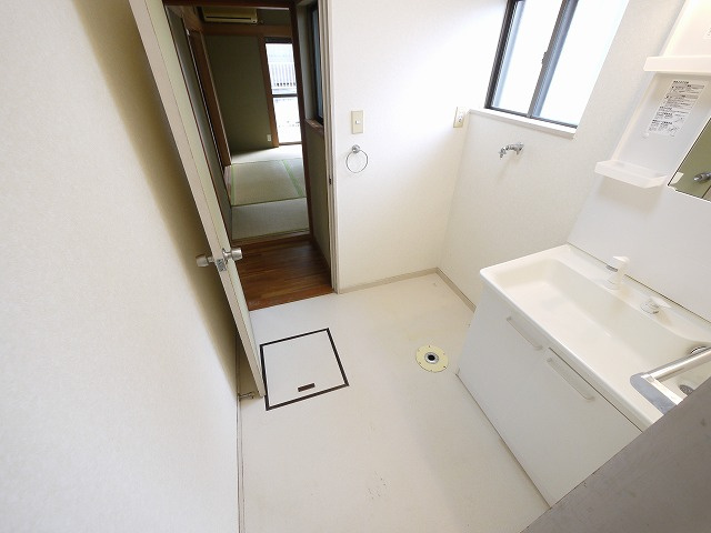 朝倉台西6丁目戸建ての洗面所|広い洗面スペース