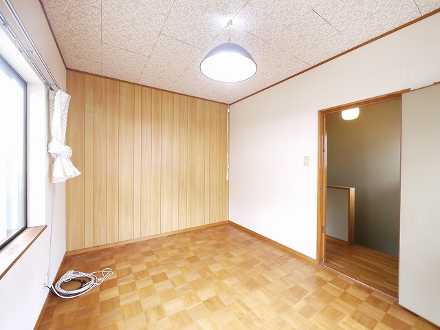 朝倉台西6丁目戸建ての洋室|ゆったりした洋室です