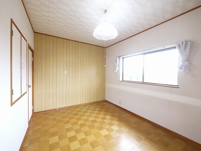 朝倉台西6丁目戸建ての内装|明るい室内です