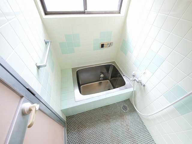 朝倉台西6丁目戸建ての浴室|コンパクトで使いやすいお風呂です