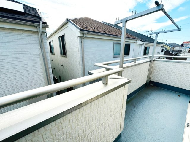 練馬区西大泉4丁目　築浅×美築　並列2台駐車　中古戸建のバルコニー