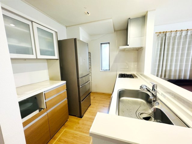 練馬区西大泉4丁目　築浅×美築　並列2台駐車　中古戸建のキッチン