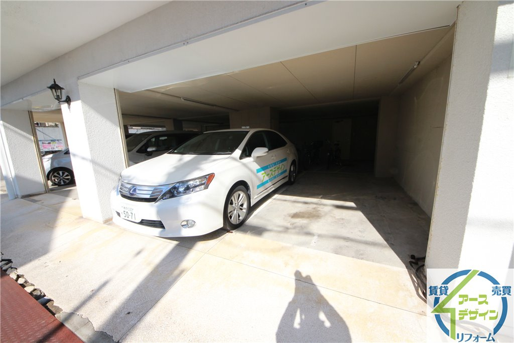 シャトレイユの駐車場