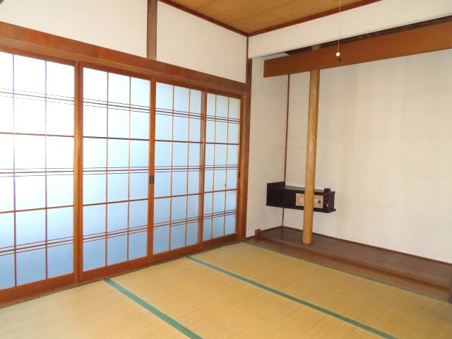 北見市清見町７１番地６６　中古売家　の和室|和室の南側に広縁（ひろえん）があります。広縁はリビングや和室とは異なる空間として、家族とのコミュニケーションの場、サンルームのように日光浴をしたり、洗濯物を乾かしたりもできます。