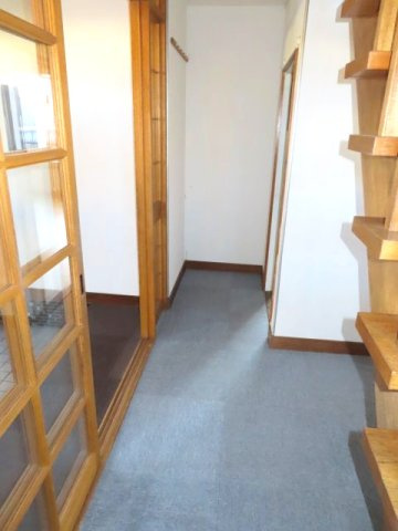 北見市清見町７１番地６６　中古売家　の玄関|引き違い戸は、開ける幅を自由に調節できます。人の出入りや換気に合わせて調整でき、大きな荷物の出し入れもスムーズです。