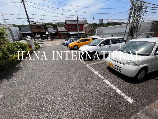 レオパレスTAKIYAMAの駐車場
