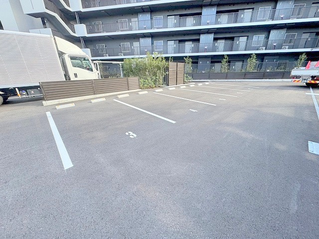アーバンパーク淡路の駐車場