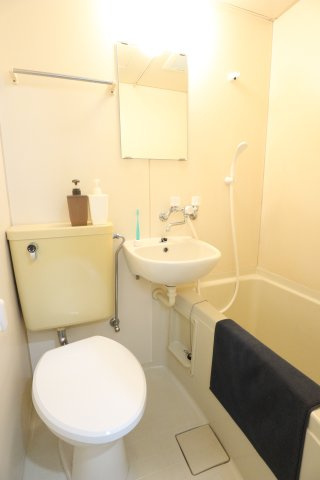 ウイングコート萩山の玄関