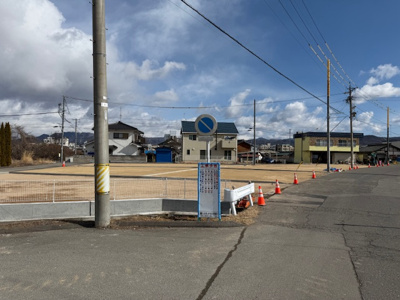 【前面道路含む現地写真】 | 佐久市原（ﾄｰｱｺｰﾎﾟﾚｰｼｮﾝ）分譲地