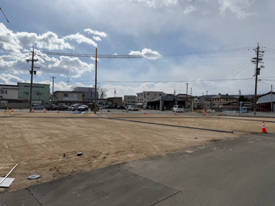 【前面道路含む現地写真】 | 佐久市原（ﾄｰｱｺｰﾎﾟﾚｰｼｮﾝ）分譲地