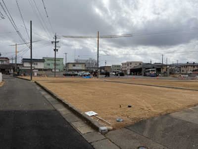 【前面道路含む現地写真】 | 佐久市原（ﾄｰｱｺｰﾎﾟﾚｰｼｮﾝ）分譲地