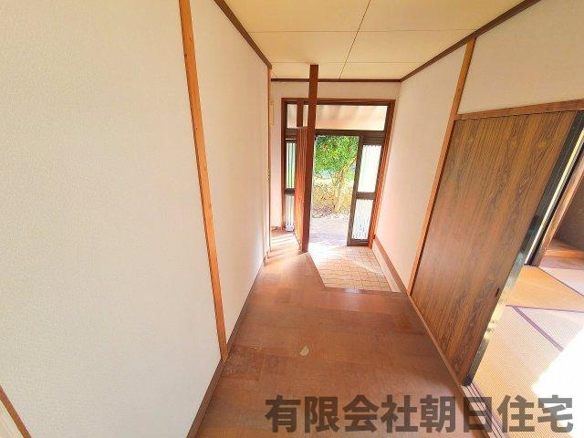 【玄関】 | 西尾町中古戸建 | 明るい玄関です