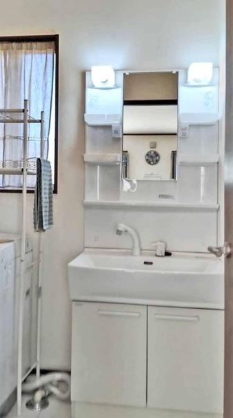 【中古】坂戸市中小坂中古住宅の独立洗面台|朝の身支度に欠かせない洗面台です！