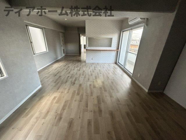大和高田市南本町の賃貸マンションの居間・リビング|ゆったりとした居間です