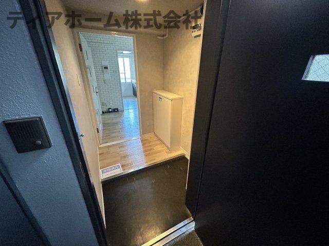 大和高田市南本町の賃貸マンションの玄関|収納もある玄関です