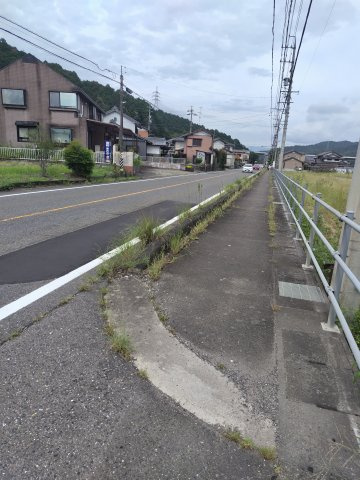 ６４１８６　山県市高木土地の前面道路含む現地写真