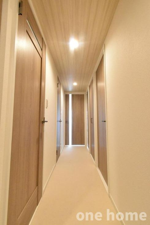 野中北パークハウスの玄関|◆LDKへと続く廊下の様子です！玄関から洗面室が近く、帰宅後の手洗い動線がスムーズです！