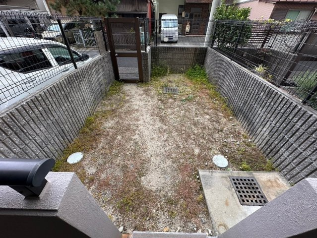 宝マンション小幡苗代の庭|☆専用庭☆
専用庭があるので、ガーデニングや家庭菜園を楽しんだり、お子様の遊び場としてお使いいただけます♪