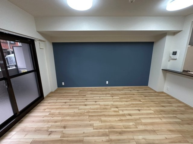 宝マンション小幡苗代のダイニング|アクセントクロスでメリハリのある空間！