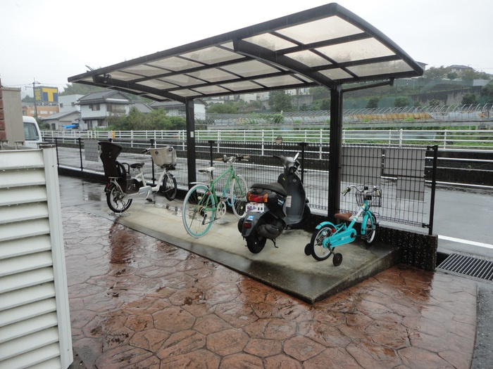 ジュパール Ⅱ棟のその他共用部分|ジュパールⅡ棟 201 ｼｭｰｽﾞBOX･玄関階段