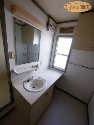 高砂市米田町米田　中古戸建の独立洗面台