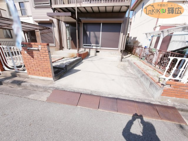 高砂市米田町米田　中古戸建の駐車場