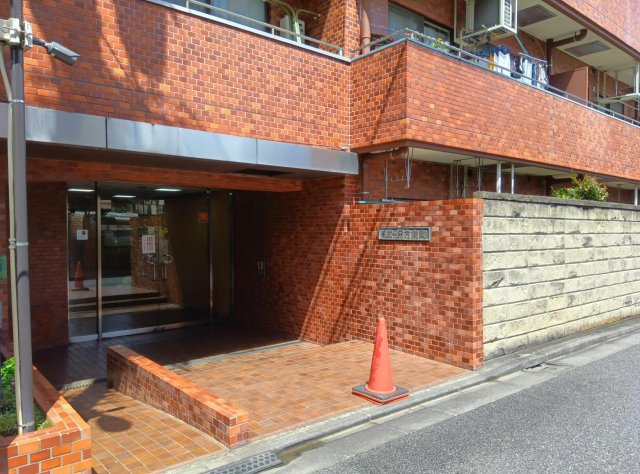 モナークマンション方南町のエントランス