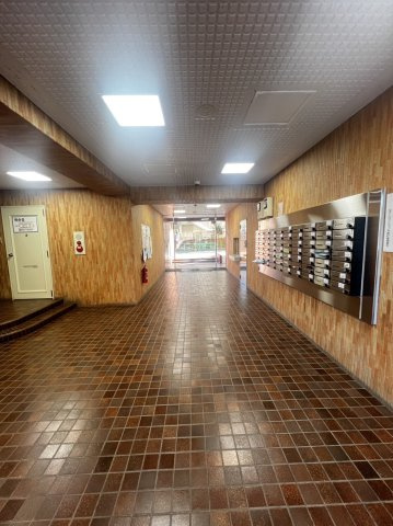 モナークマンション方南町のエントランス