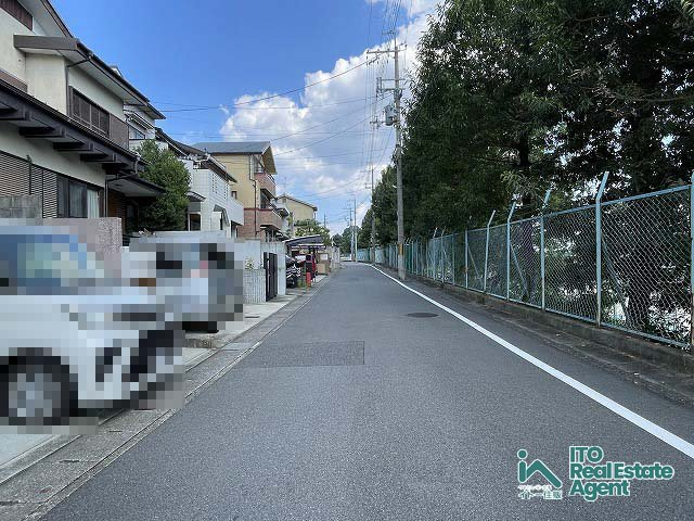 太秦一町芝町 中古戸建の前面道路含む現地写真