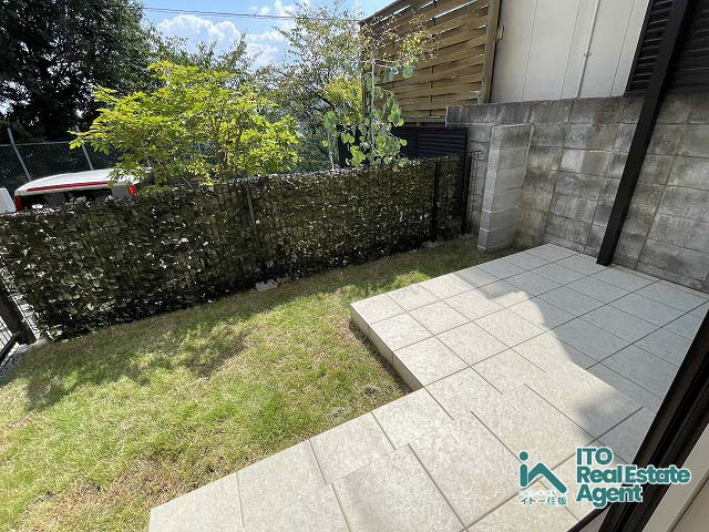 太秦一町芝町 中古戸建の庭|南向きの陽当り良好なお庭スペース