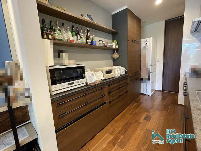 太秦一町芝町 中古戸建のキッチン|収納が充実したキッチンで嬉しい仕様になっております。