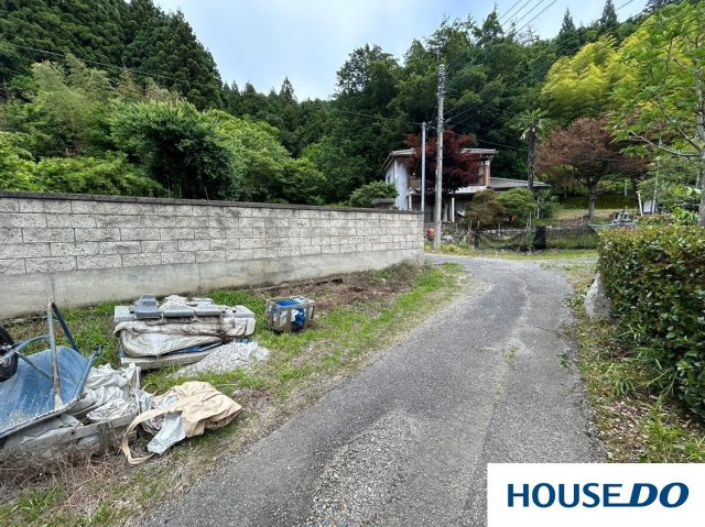 売土地　足利市名草上町の前面道路含む現地写真