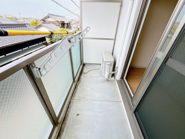ホワイトプラネットのバルコニー|別部屋反転間取りのお写真となります。