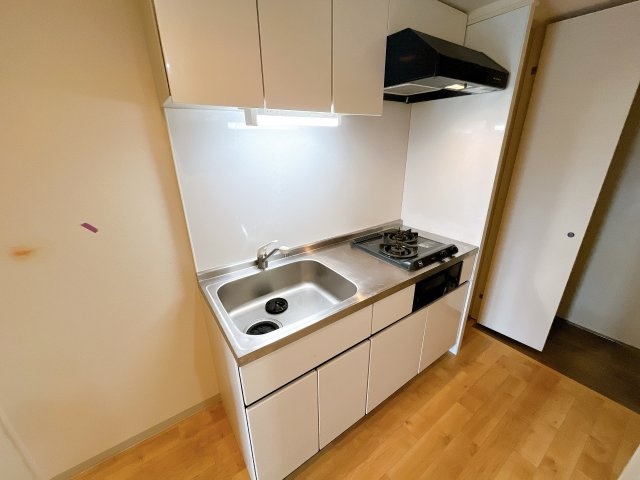 ホワイトプラネットのキッチン|別部屋反転間取りのお写真となります。