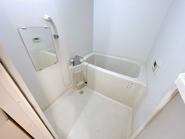 ホワイトプラネットの浴室|別部屋反転間取りのお写真となります。