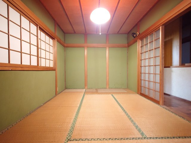 泉大津市本町建物付土地の和室