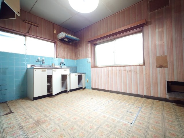 泉大津市本町建物付土地のキッチン