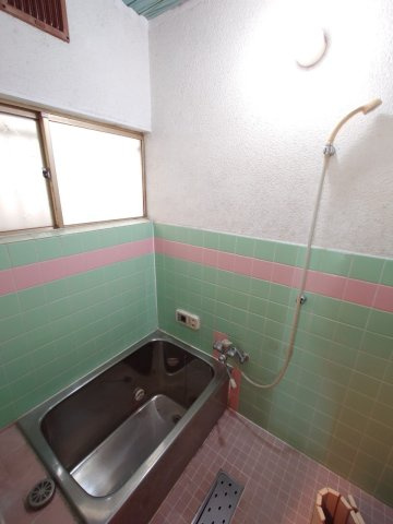 泉大津市本町建物付土地の浴室