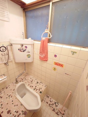 泉大津市本町建物付土地のトイレ