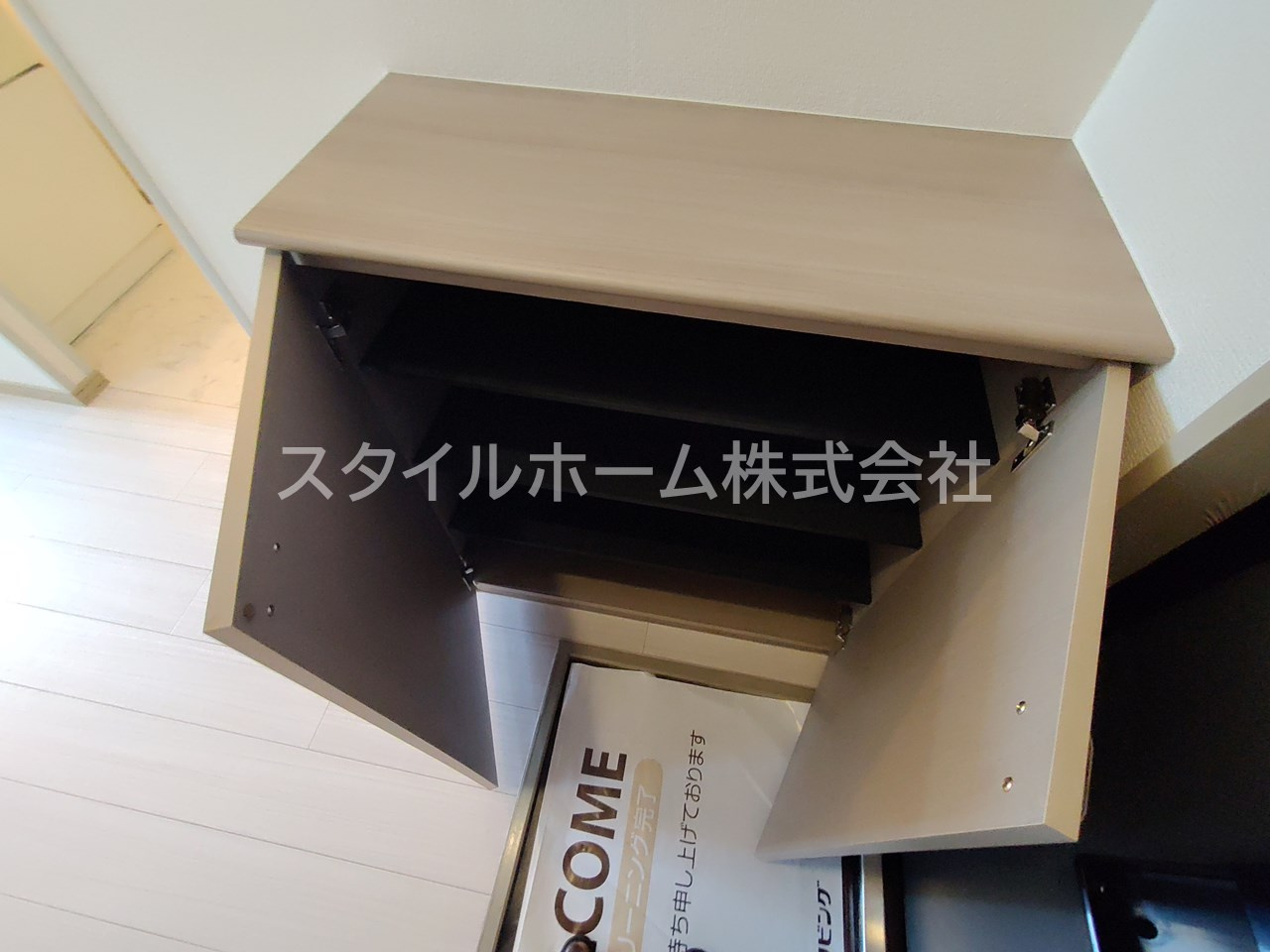メゾン・ド・ラヴィ菰口Ⅰの玄関|別部屋写真です。