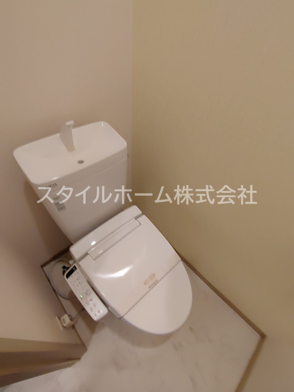 メゾン・ド・ラヴィ菰口Ⅰのトイレ|別部屋写真です。