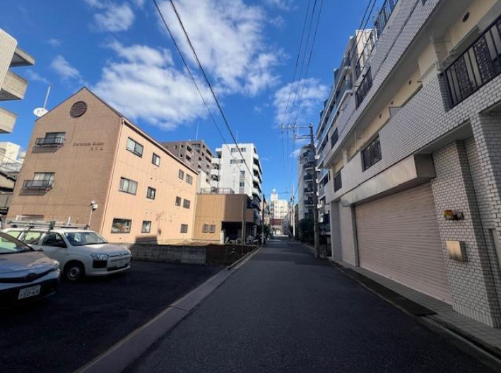 墨田区緑３丁目の売地の前面道路含む現地写真