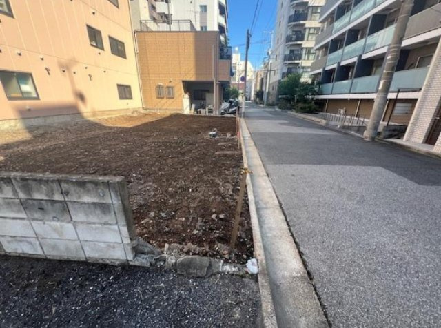 墨田区緑３丁目の売地の前面道路含む現地写真